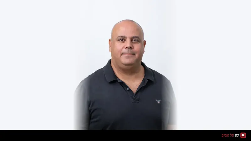 רפי קשקש, סמנכ"ל פיתוח בחברת סיירוס קפיטל, בחולצת פולו כהה על רקע בהיר