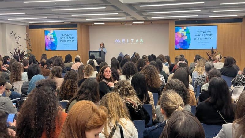 בצל המלחמה – יריד קריירה לנשים של תוכנית woman2woman הפועלת במסגרת עמותת בוגרי 8200 